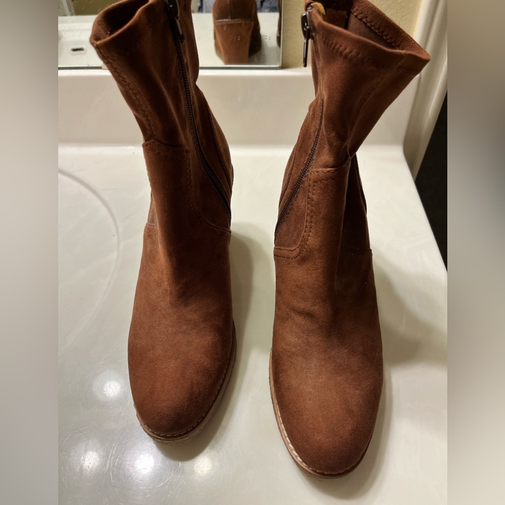 New, never worn, wedge ankle boots, size 9
